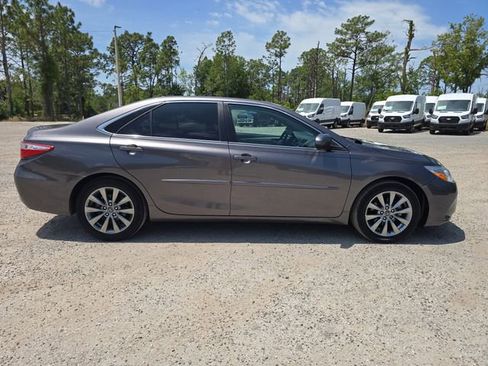 Used 2017 Toyota Camry XLE FWD image 3