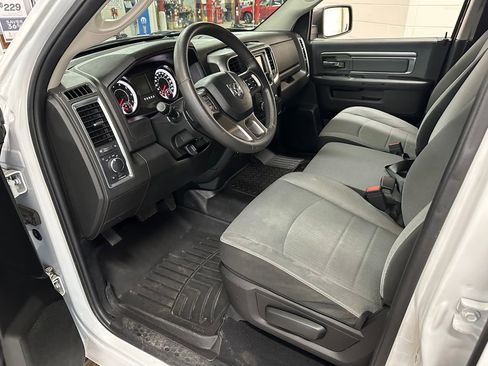 Used 2021 RAM 1500 Classic SLT image 9