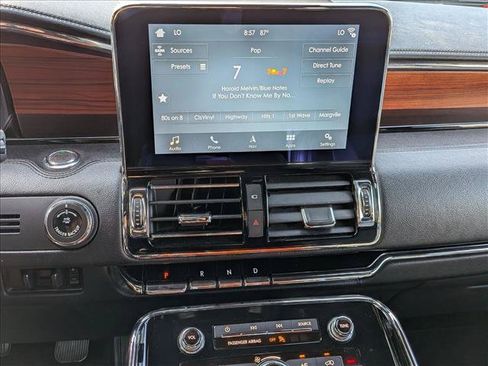 Used 2018 Lincoln Navigator L Select AWD/4WD image 13