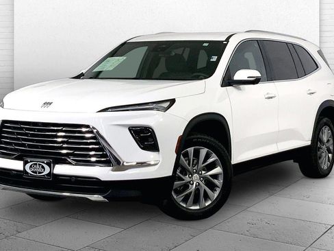 Used 2025 Buick Enclave Preferred FWD image 12