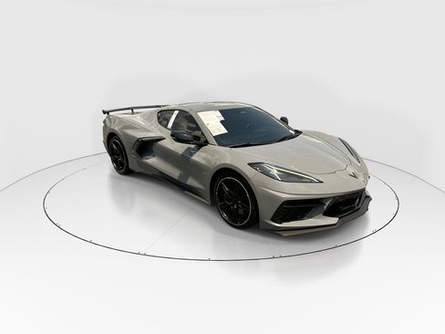 Used 2025 Chevrolet Corvette Stingray Preferred Cpe w/ Z51 Performance Package RWD image 2
