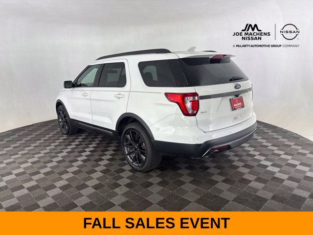 Used 2017 Ford Explorer XLT w/ Equipment Group 202A AWD/4WD image 8