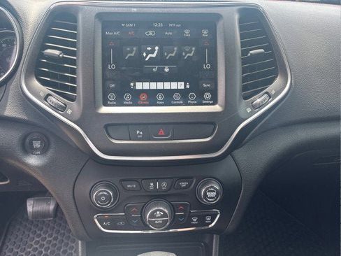 Used 2019 Jeep Cherokee Trailhawk w/ Cold Weather Group image 25