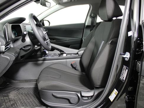 Used 2025 Hyundai Elantra Blue image 25