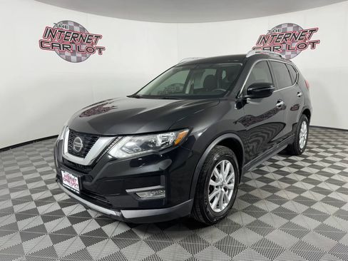 Used 2018 Nissan Rogue SV image 3