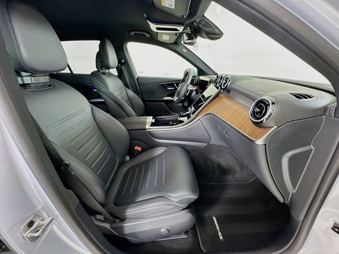 Certified 2025 Mercedes-Benz GLC 300 image 28