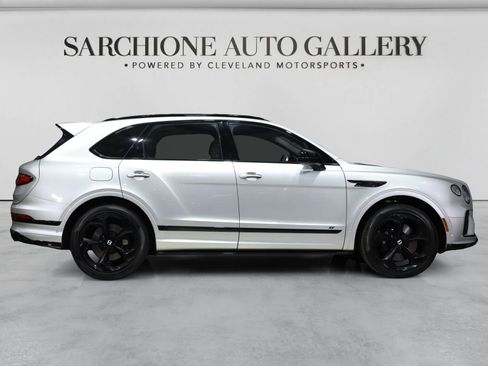 Used 2022 Bentley Bentayga AWD/4WD image 12