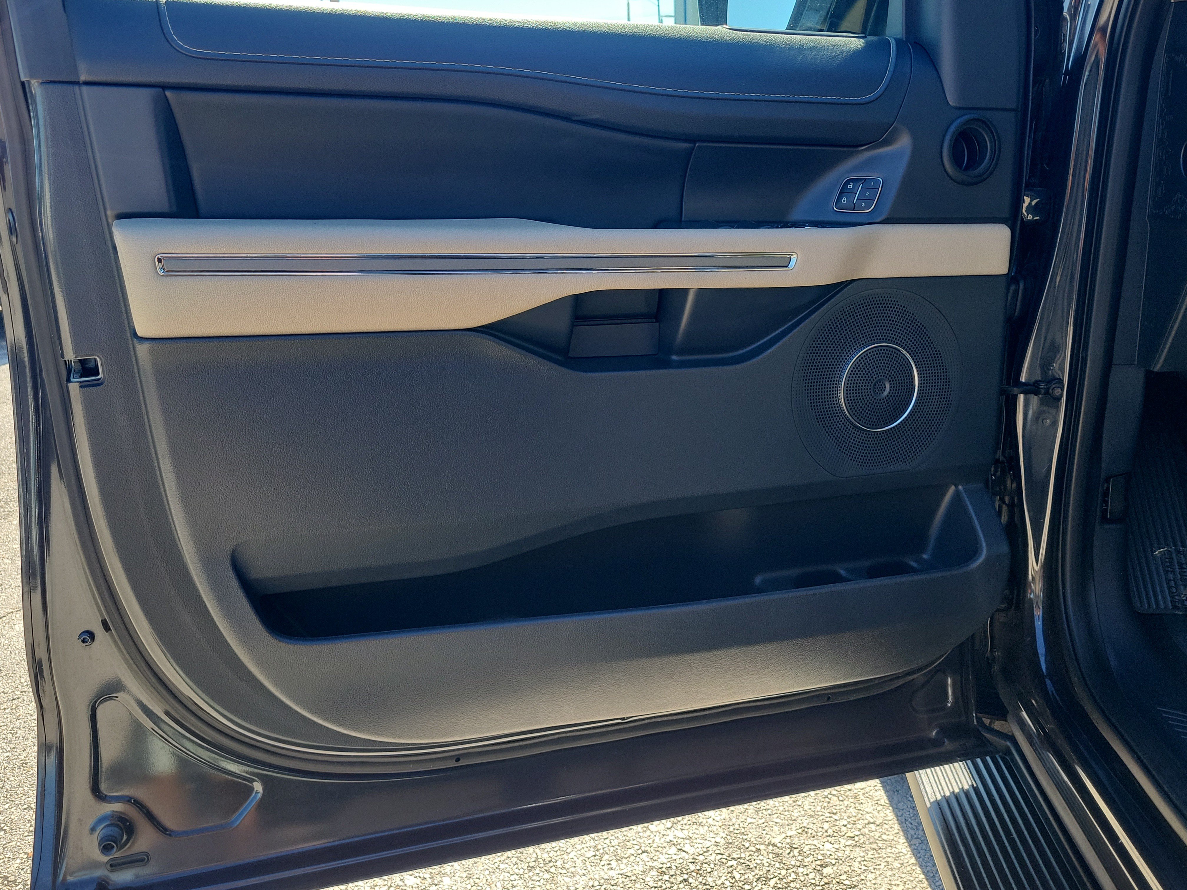 Certified 2024 Ford Expedition XLT RWD image 18