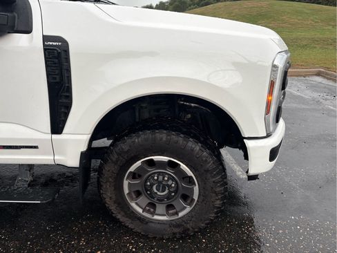 Used 2024 Ford F250 Lariat w/ Tremor Off-Road Package AWD/4WD image 2