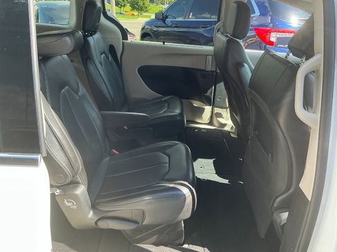 Used 2021 Chrysler Voyager Lxi image 20