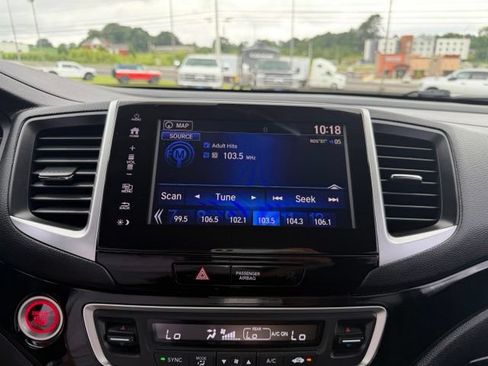 Used 2017 Honda Pilot Touring image 29