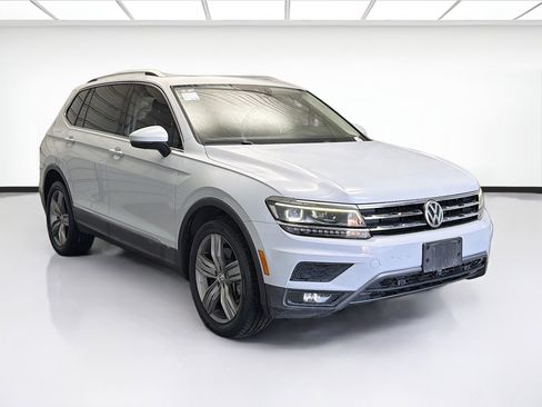 Used 2018 Volkswagen Tiguan SEL Premium image 3