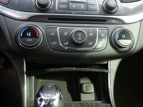 Used 2015 Chevrolet Impala LT w/ Convenience Package image 26