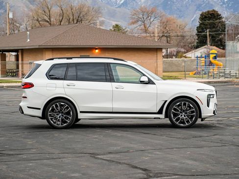 Used 2023 BMW X7 xDrive40i w/ M Sport Package image 4
