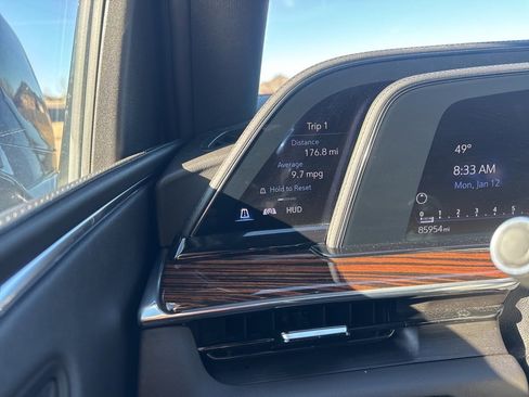 Used 2023 Cadillac Escalade ESV Premium Luxury image 23