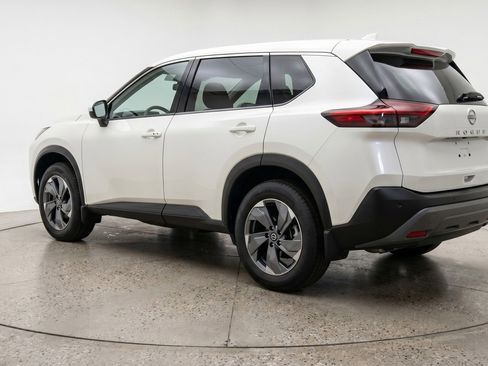 Used 2025 Nissan Rogue SV FWD image 6