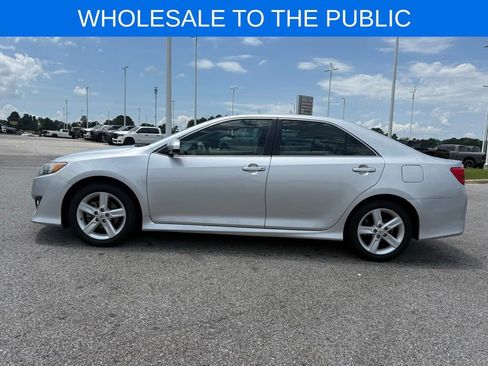 Used 2013 Toyota Camry SE FWD image 2