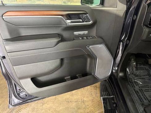 Used 2025 GMC Sierra 1500 Denali AWD/4WD image 9