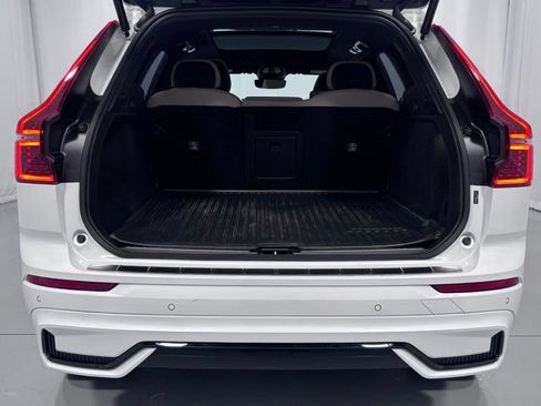 Certified 2026 Volvo XC60 B5 Plus AWD/4WD image 28