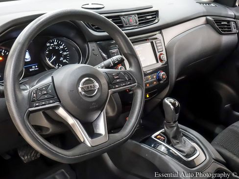 Used 2020 Nissan Rogue Sport S image 14