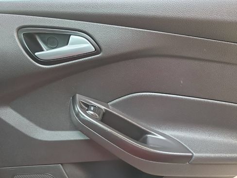 Used 2013 Ford Focus SE FWD image 23