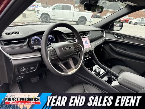 New 2025 Jeep Grand Cherokee L Limited image 10