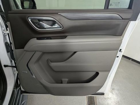 Used 2021 GMC Yukon XL SLT w/ Rear Media and Nav Package image 19