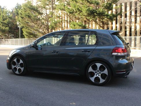 Used 2010 Volkswagen GTI 4-Door image 9