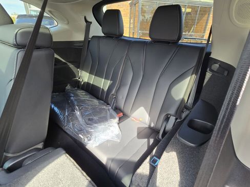 Used 2025 Acura MDX w/ Technology Package image 18