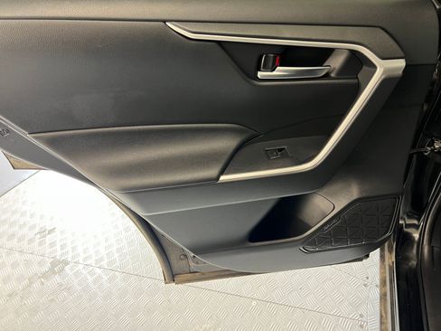 Used 2023 Toyota RAV4 XLE Premium image 31