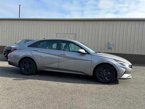 Used 2023 Hyundai Elantra SEL w/ Cargo Package image 11