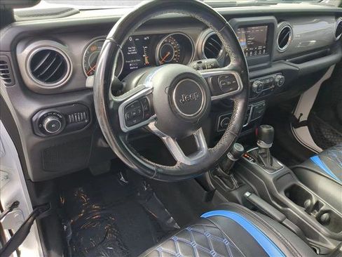 Used 2020 Jeep Wrangler Unlimited Sahara image 10