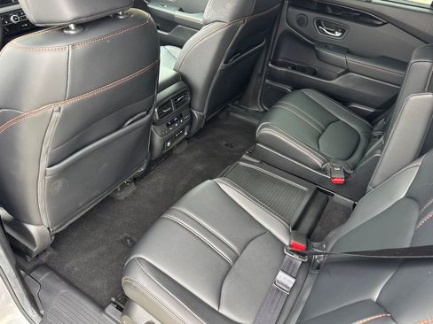 Used 2025 Honda Pilot TrailSport image 26