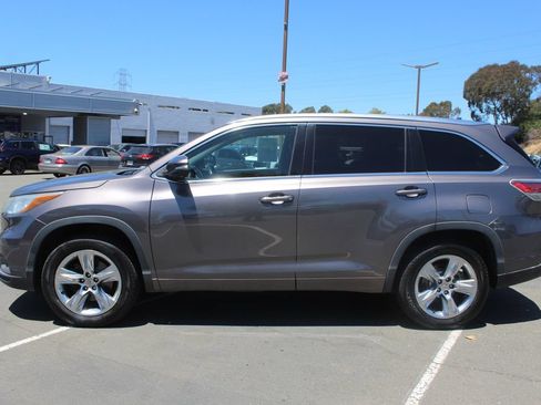 Used 2014 Toyota Highlander Limited FWD image 2