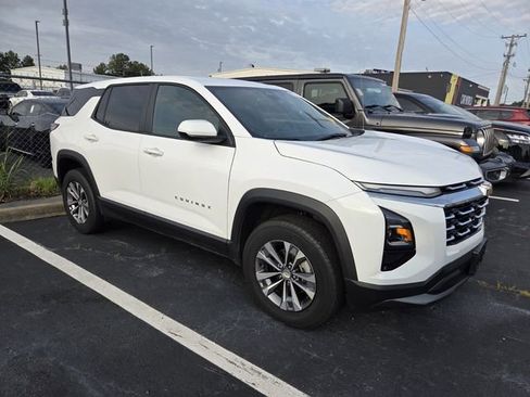 Used 2025 Chevrolet Equinox LT FWD image 3