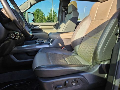 Used 2024 Chevrolet Silverado 2500 ZR2 w/ Technology Package AWD/4WD image 15
