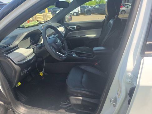 Used 2023 Jeep Compass Limited AWD/4WD image 4