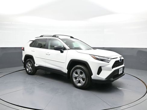 Certified 2024 Toyota RAV4 LE AWD/4WD image 4