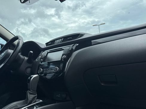 Used 2022 Nissan Rogue Sport SL FWD image 24
