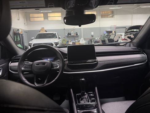 Used 2024 Jeep Compass Latitude image 25