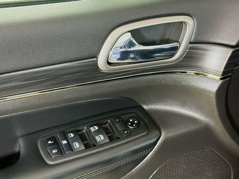 Used 2019 Jeep Grand Cherokee Limited X AWD/4WD image 18