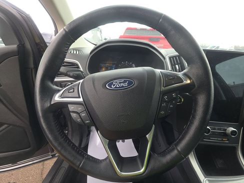 Used 2022 Ford Edge SEL w/ Convenience Package image 4