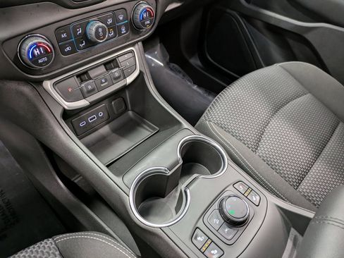 Used 2022 GMC Terrain SLE w/ Driver Convenience Package image 13