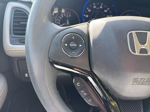 Used 2019 Honda HR-V LX image 11
