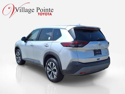 Used 2023 Nissan Rogue SV FWD image 3