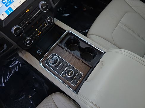 Used 2019 Ford Expedition Platinum image 29