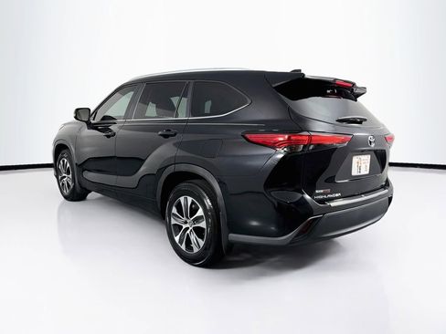 Used 2023 Toyota Highlander XLE FWD image 7