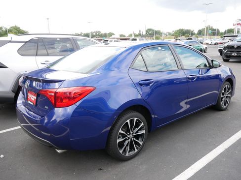 Used 2017 Toyota Corolla SE w/ SE Premium Package FWD image 4