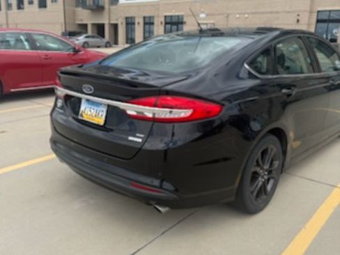 Used 2018 Ford Fusion SE w/ Equipment Group 201A FWD image 5