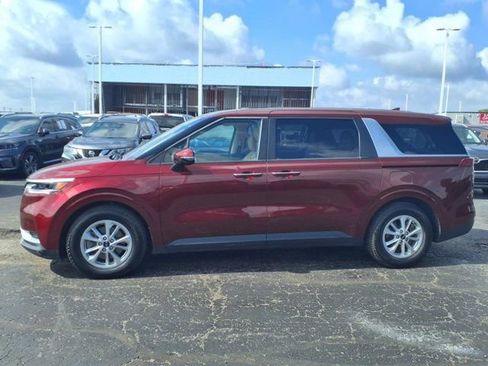 Certified 2024 Kia Carnival LX image 3